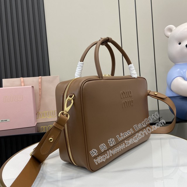 MIU MIU專櫃繆繆最新款二代肩帶款Beau手袋原廠皮手提公事包 jh2660型號：5BB117